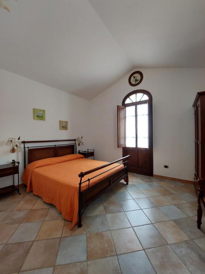 Hotel La Corte Rosada วิลลัสซีมีอุส ภายนอก รูปภาพ