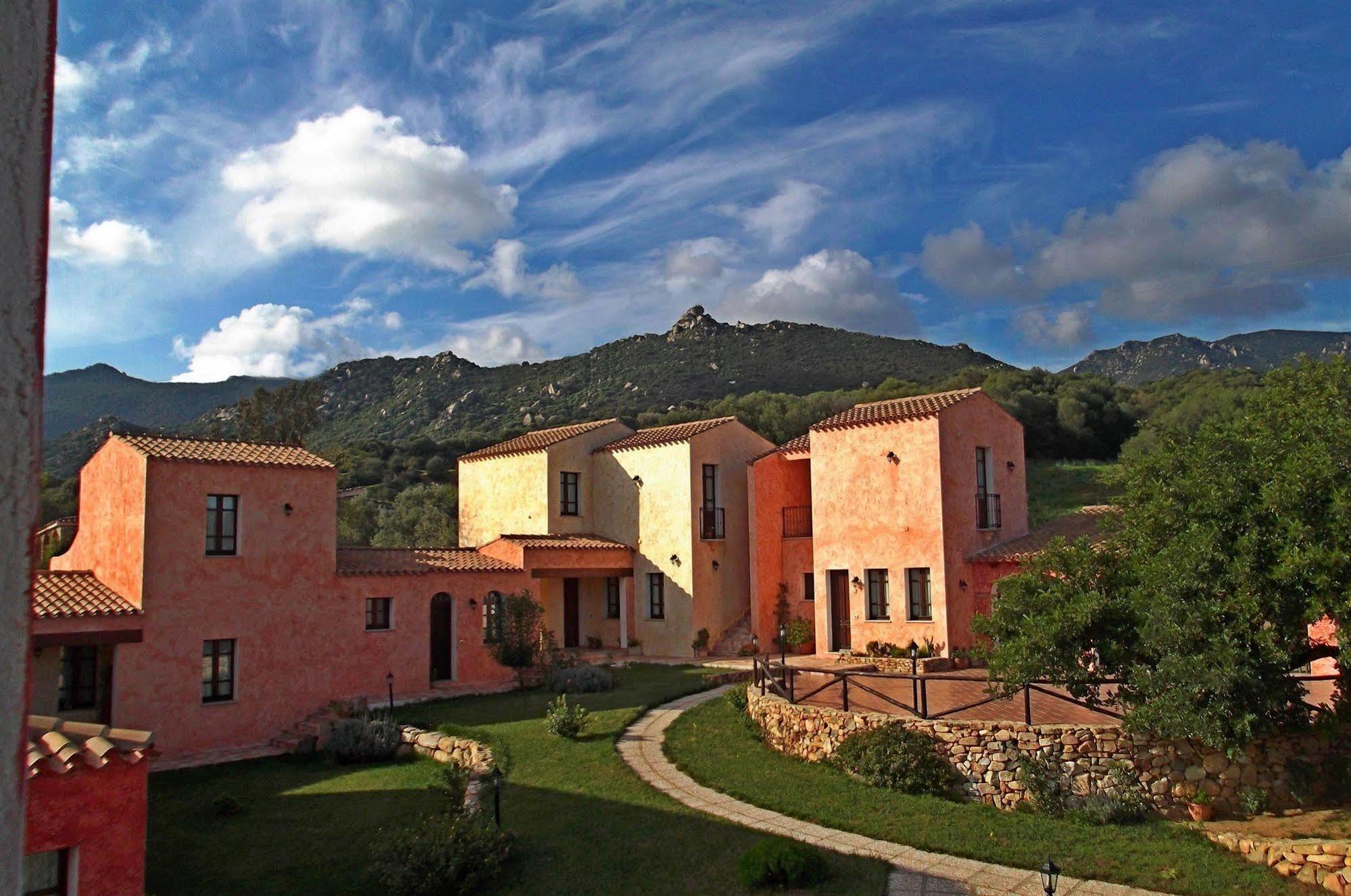Hotel La Corte Rosada วิลลัสซีมีอุส ภายนอก รูปภาพ