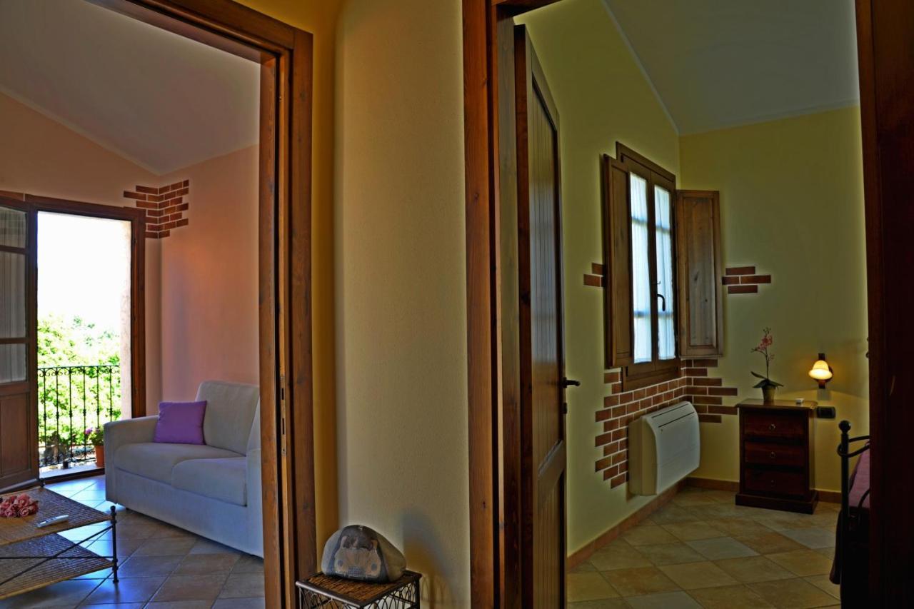 Hotel La Corte Rosada วิลลัสซีมีอุส ภายนอก รูปภาพ