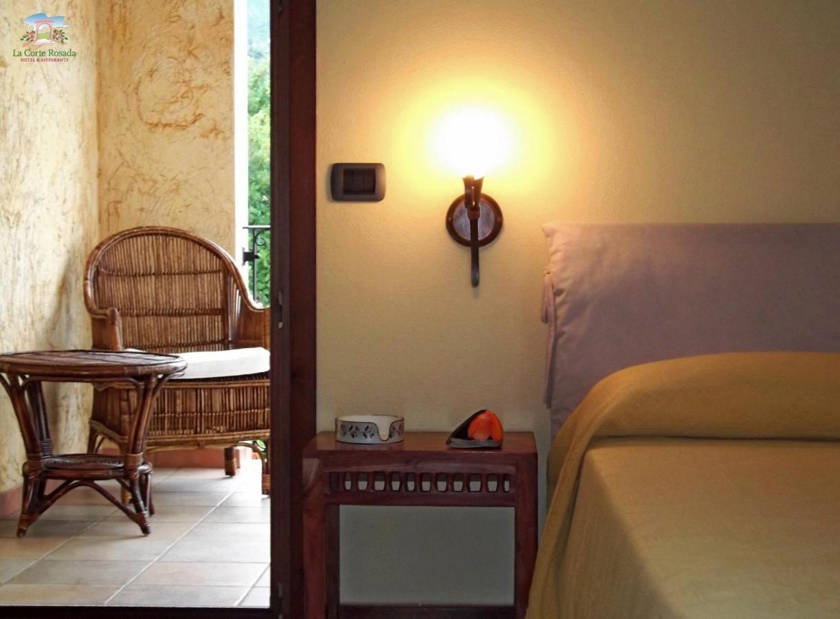Hotel La Corte Rosada วิลลัสซีมีอุส ภายนอก รูปภาพ