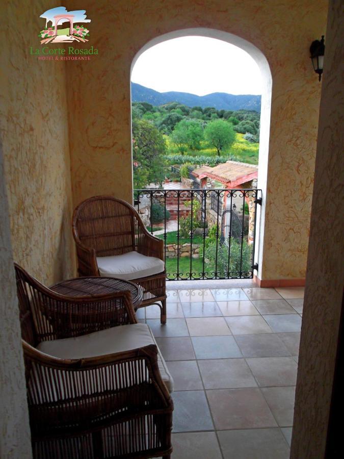 Hotel La Corte Rosada วิลลัสซีมีอุส ภายนอก รูปภาพ